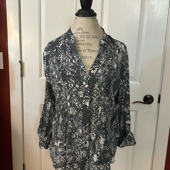 Ruby Rd. Monochrome Floral Tunic - Picture 5 of 12